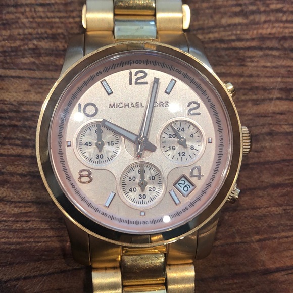 Michael Kors Rose Gold Watch - Picture 2 of 6